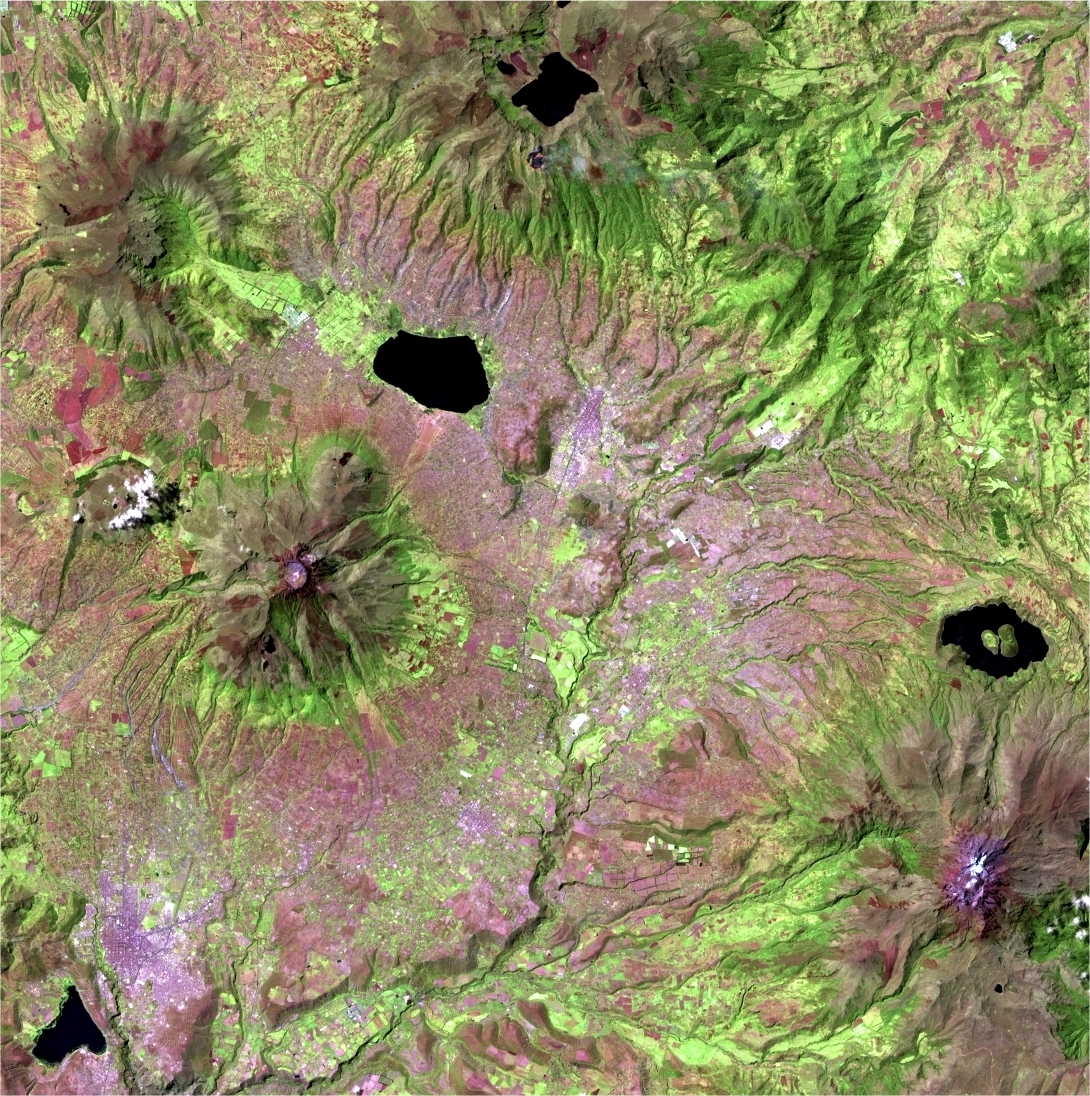 Otavalo Ibarra Ecuador Landsat 7 RGB=543